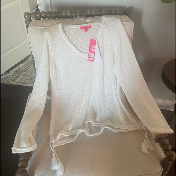 Lilly Pulitzer Sweaters - NWOT Lilly Pulitzer White Lightweight V-Neck Sweater with Tassels